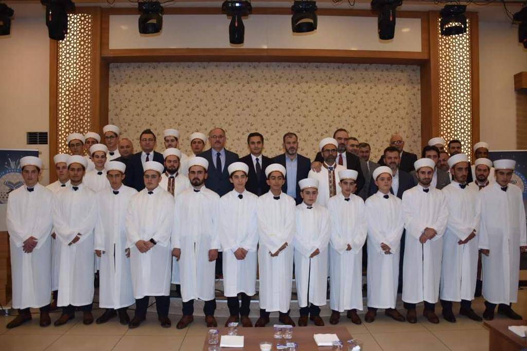 Hafızlar belgelerini aldı