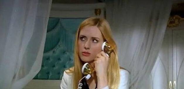 Wilma Elles mücevherlerini uçakta unuttu