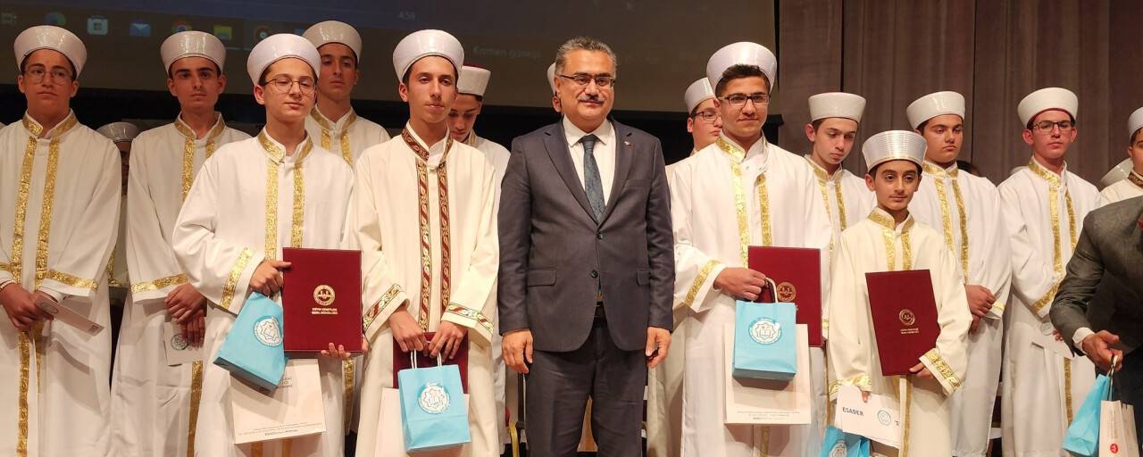 Hafızlar belgelerini aldı