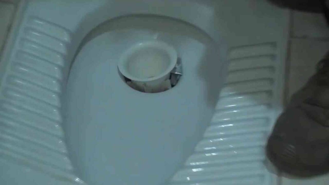 Zehir tacirleri bu sefer tuvalete saklamışlar