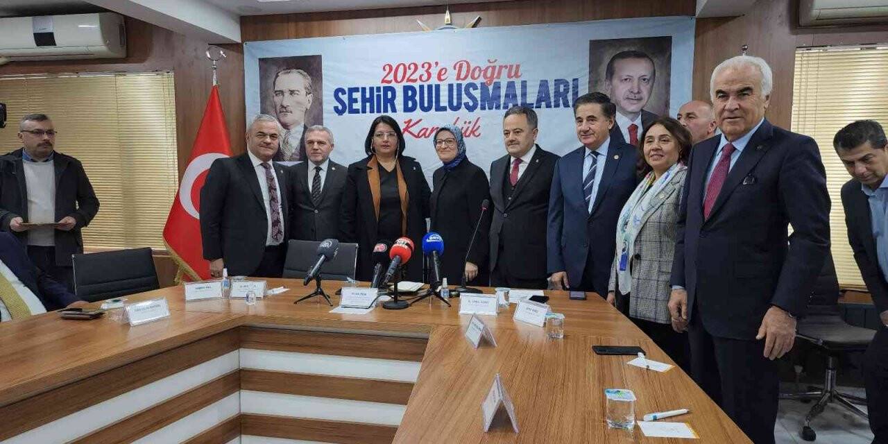 25 kişi İYİ Parti’den istifa edip AK Parti’ye geçti