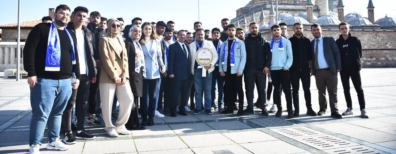 KYK yurtlarında kalan yaklaşık 550 üniversite öğrencisi Konya'yı gezdi