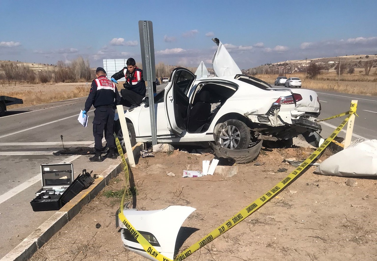 Konya'da otomobille kamyonetin çarpıştığı kazada 1 kişi öldü, 4 kişi yaralandı