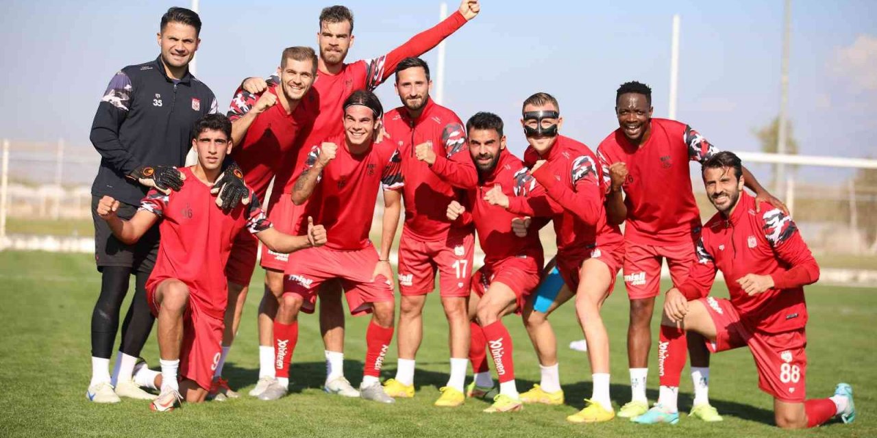 Sivasspor'un Antalya kampı sürüyor