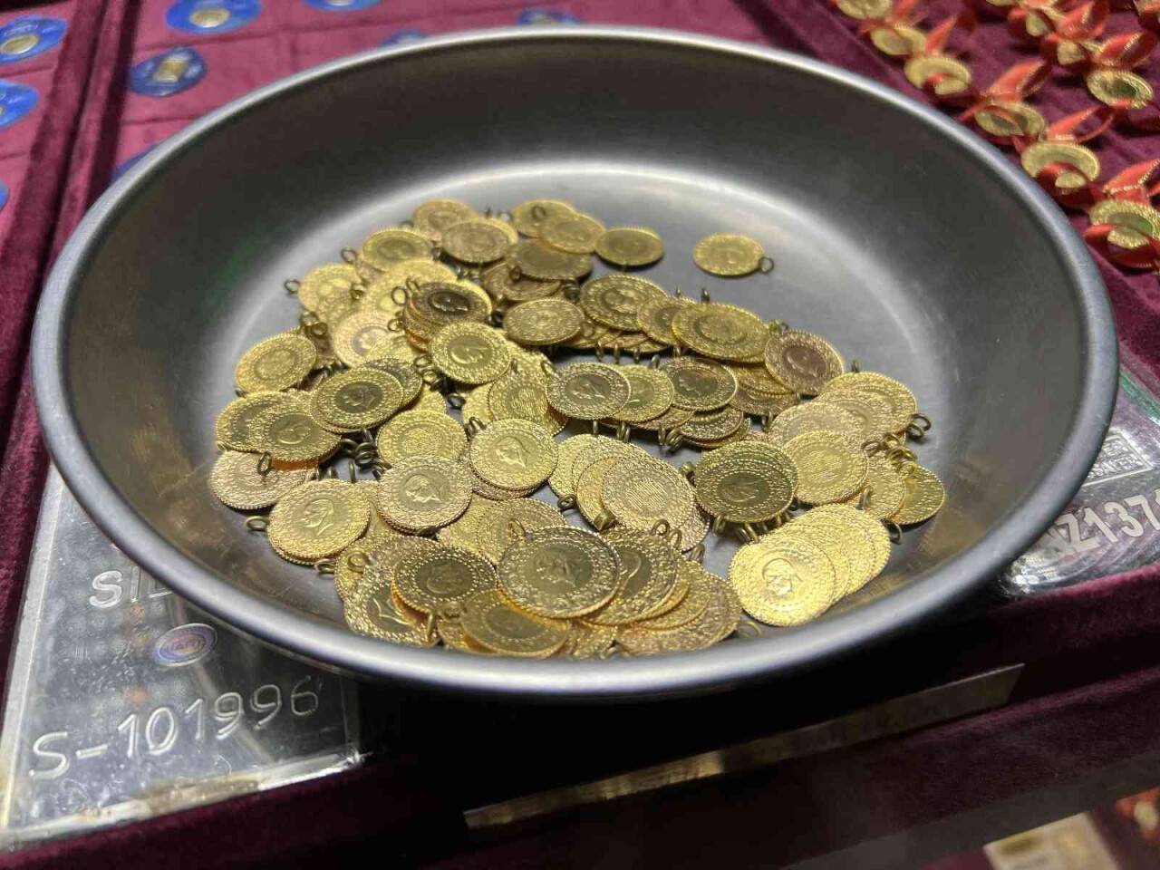 Gram altın rekor tazeledi