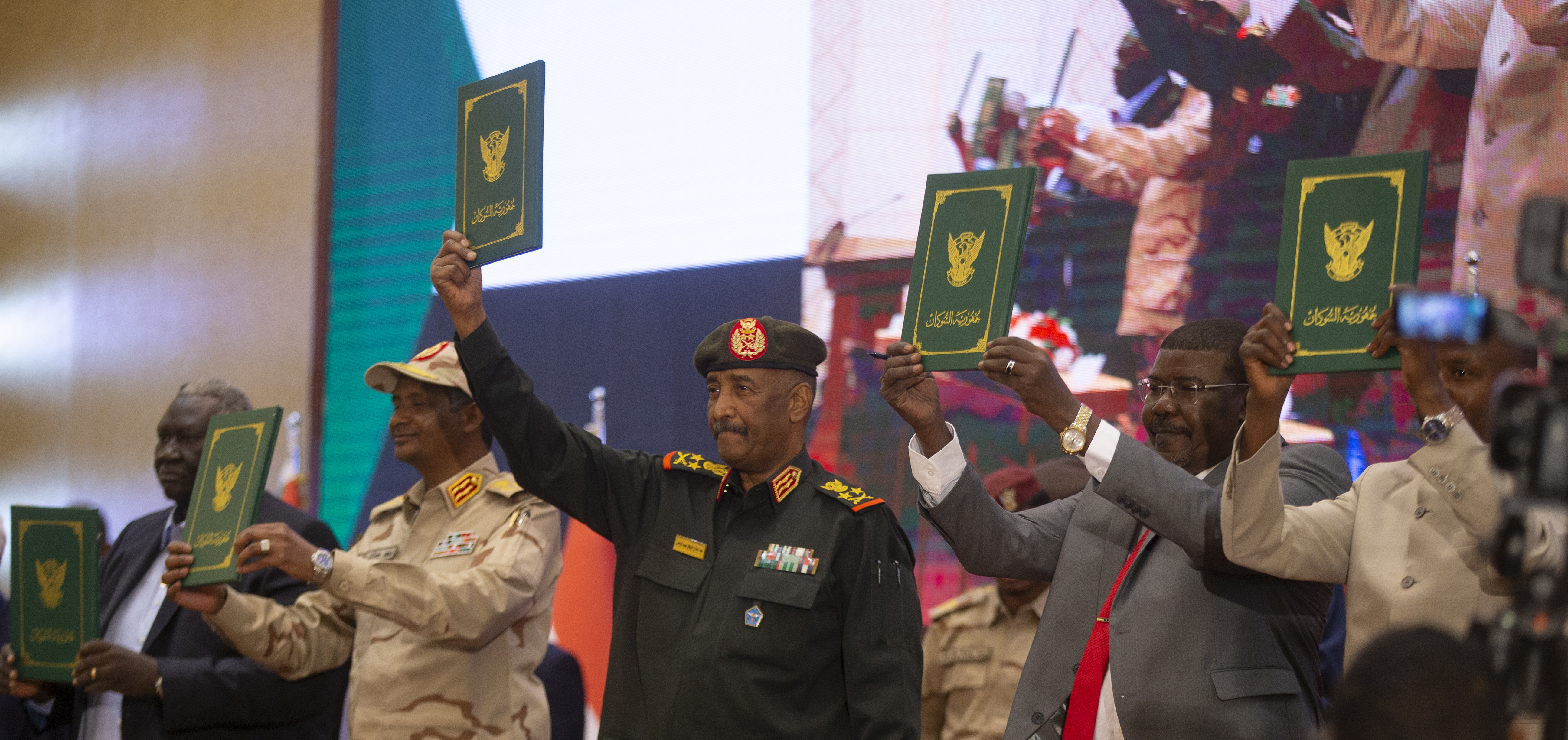 Sudan'da siviller ve ordu arasında imzalanan çerçeve anlaşma ne getiriyor?