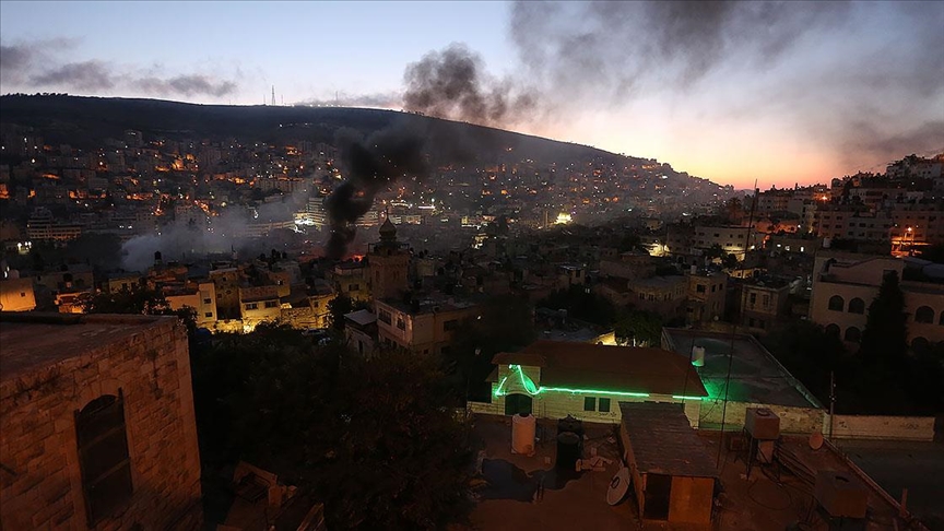 İsrail ordusu Nablus'taki Eski Şehir'i abluka altına aldı