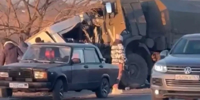 Rus askeri aracı minibüsle çarpıştı: 16 ölü, 3 yaralı