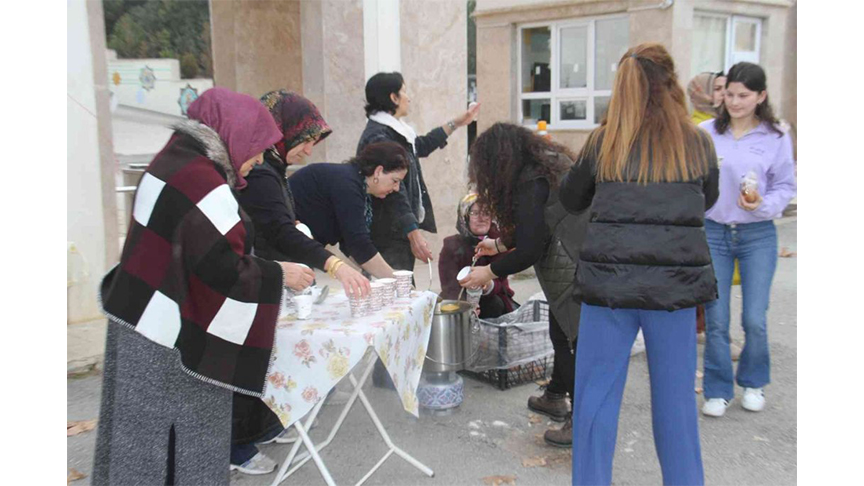 Beyşehirli kadınlardan öğrencilere çorba ikramı