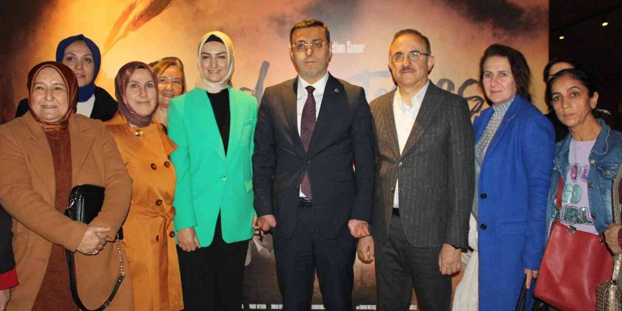 Engelli milletvekilinin hayat hikayesini anlatan filmin İzmir galası yapıldı