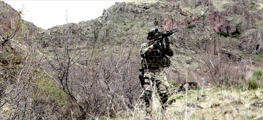 Fırat Kalkanı ve Barış Pınarı bölgelerinde 4 PKK/YPG'li terörist etkisiz hale getirildi