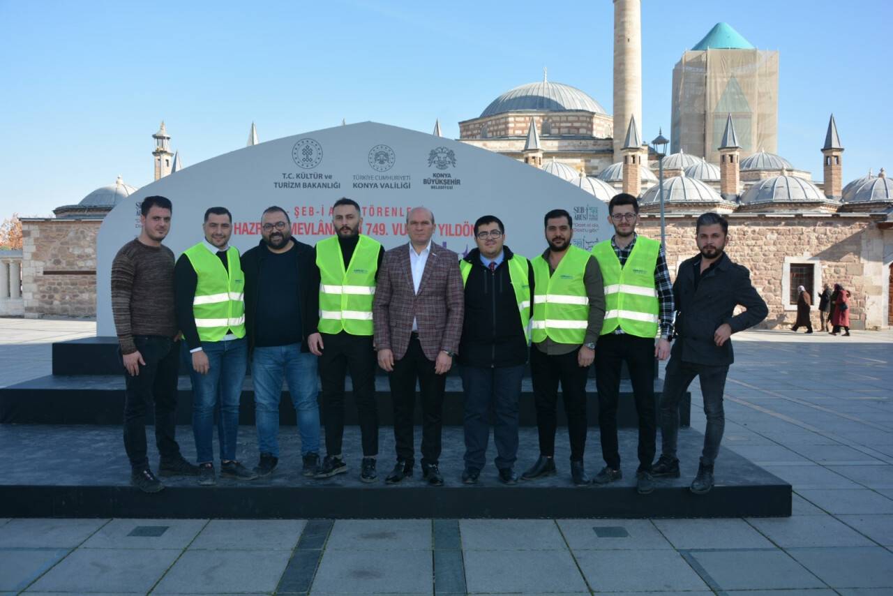 Genç ASRİAD'dan Mevlana Meydanı’nda ikram