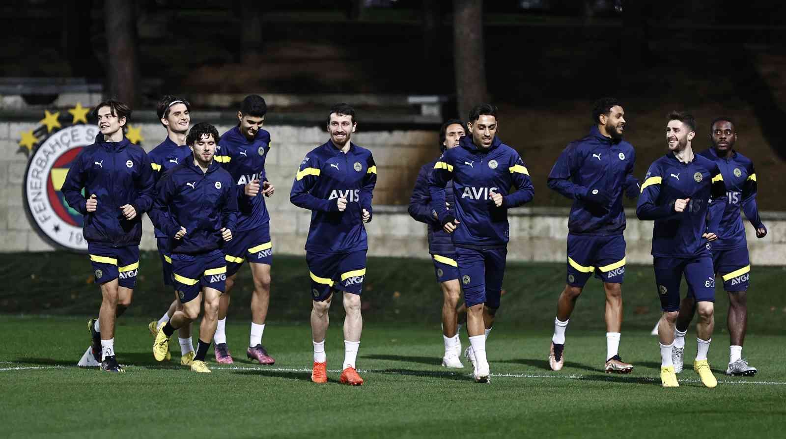 Fenerbahçe, İstanbul’daki hazırlıklarına başladı