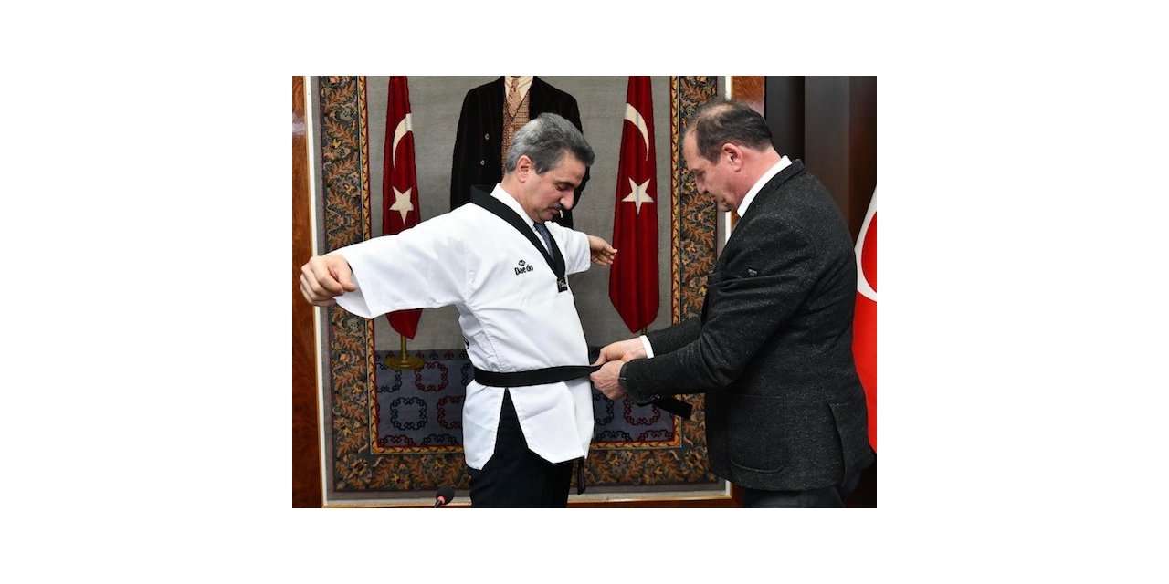 Taekwondo Federasyonu Başkanı Şahin’den 'Vali’ye siyah kuşak