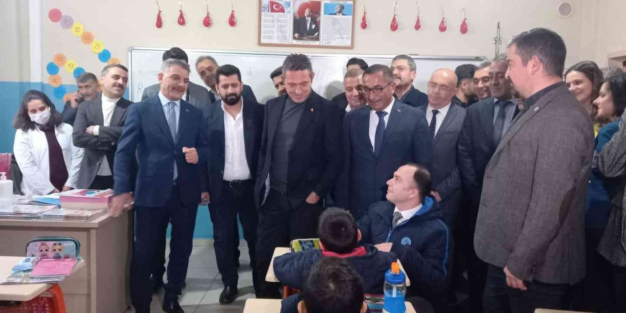 Ali Koç, Tunceli’de çocuklarla bir araya geldi