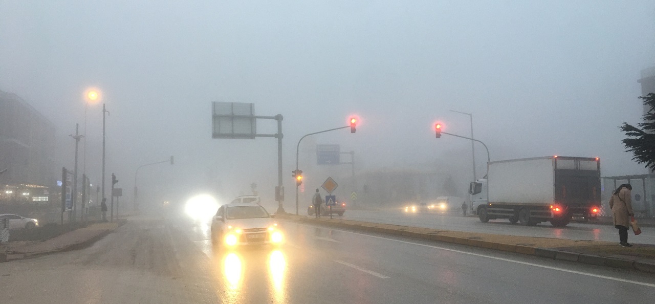Konya-Ankara Kara Yolu'nda sis trafiği olumsuz etkiliyor
