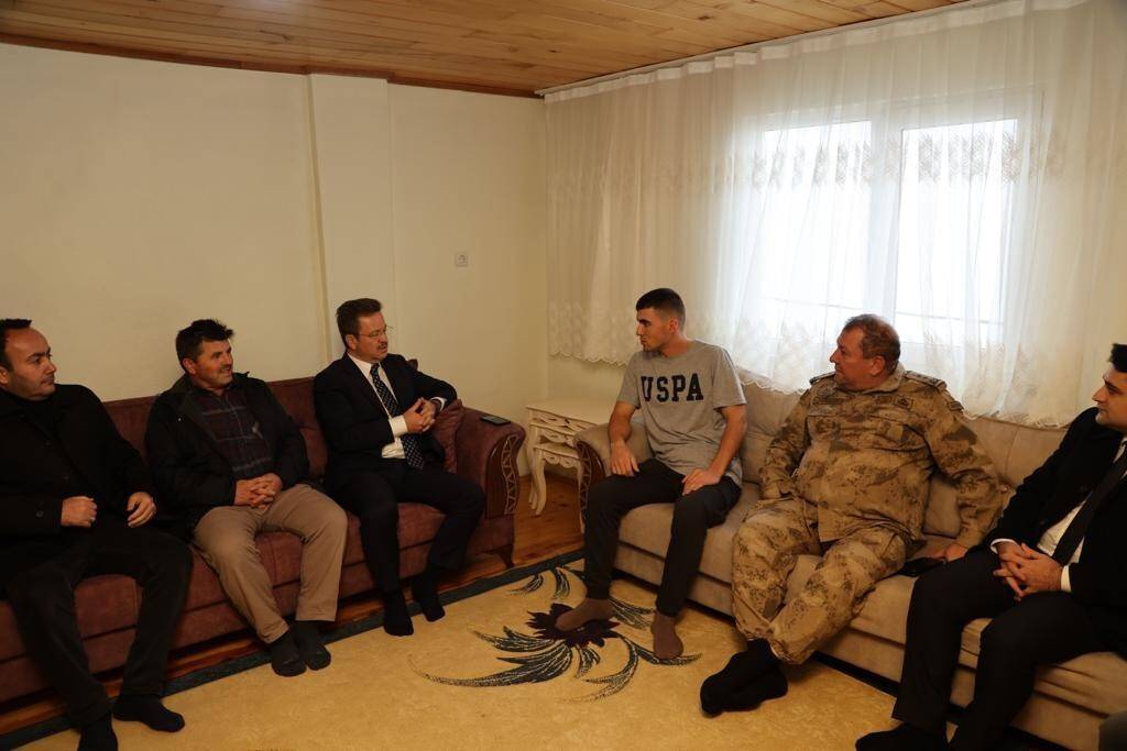 Gazi Piyade Teğmen Burak Köksal'a moral ziyareti