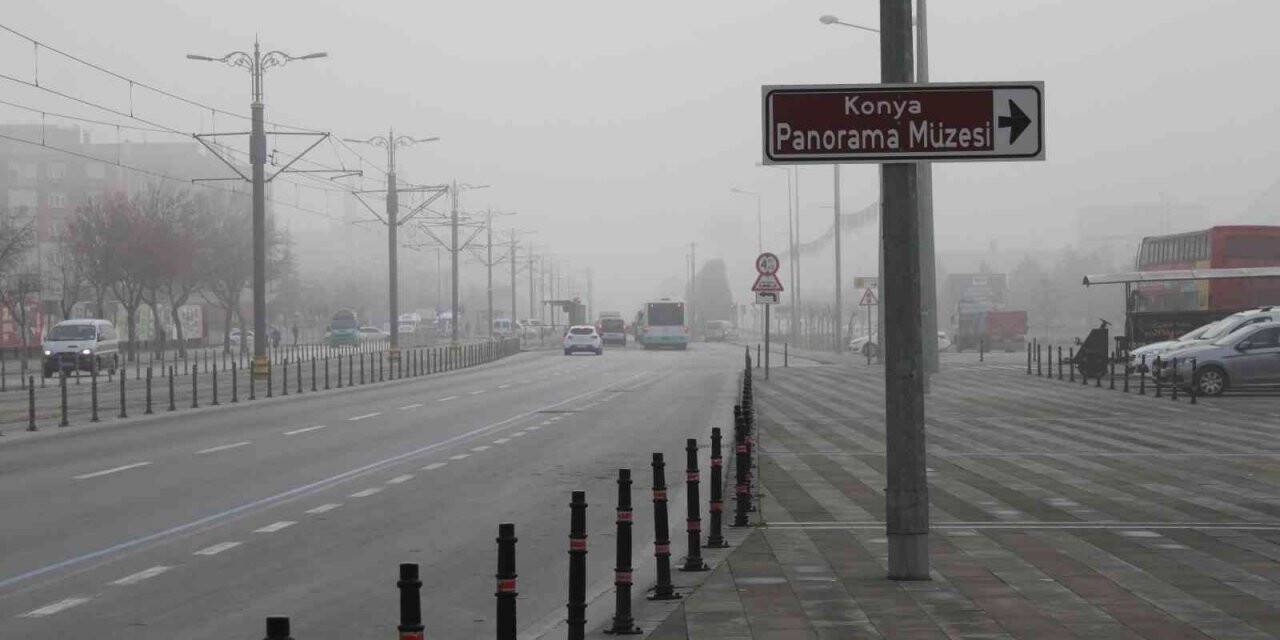 Konya’da  sis uçak seferleri iptal ettirdi