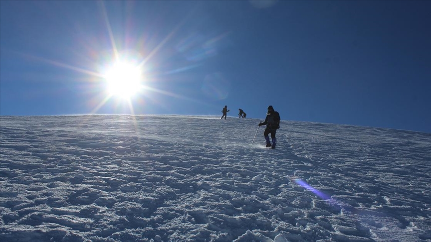 Ağrı Dağı'na 2022'de 20 binin üzerinde dağcı tırmandı