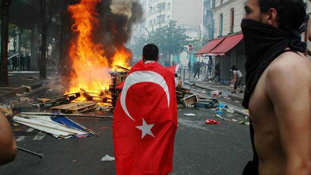 Davutoğlu'ndan Kerry’e “Dünyada toplumsal patlama” uyarısı