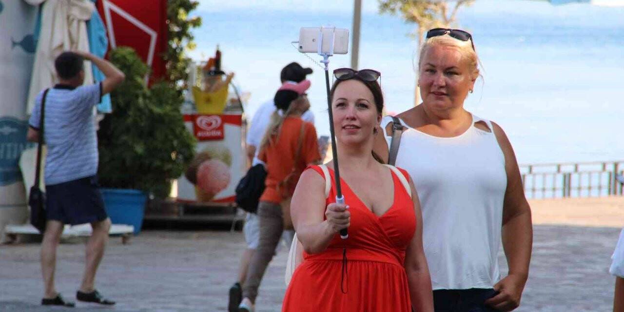 Antalya’da Rus turist sayısı 3 milyona ulaştı