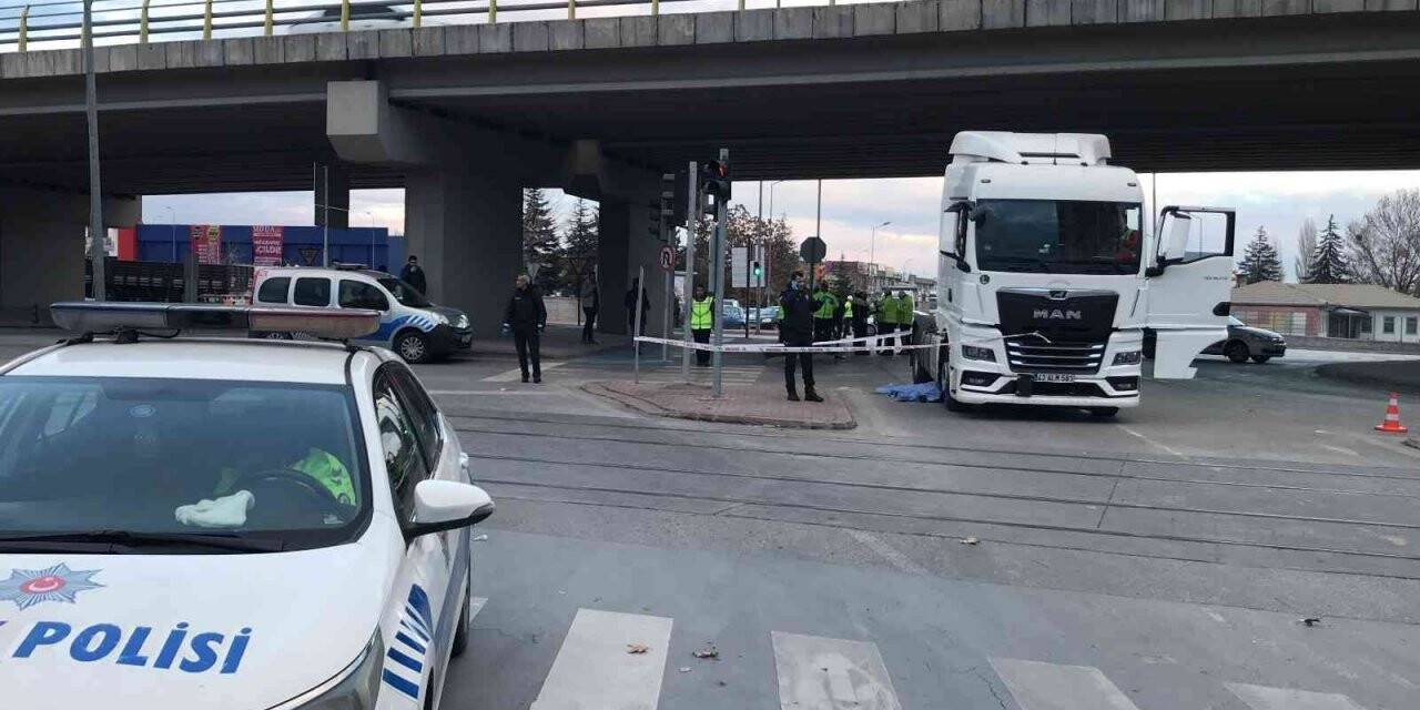 Konya’da tırın altında kalan motosiklet sürücüsü hayatını kaybetti