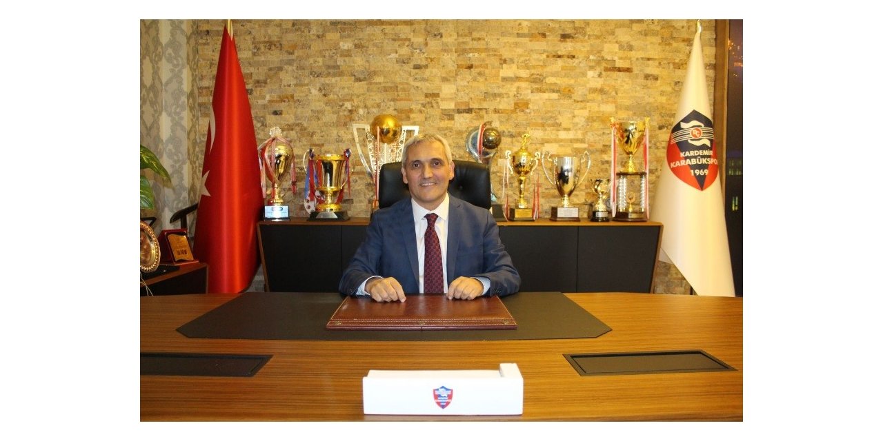 Karabükspor başkanı giderken kupaları da yanında götürdü