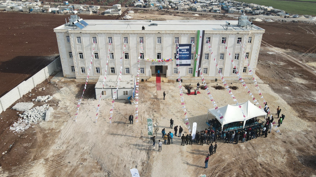 İHH Konya, Azez'de üniversite öğrencilerine yurt inşa etti