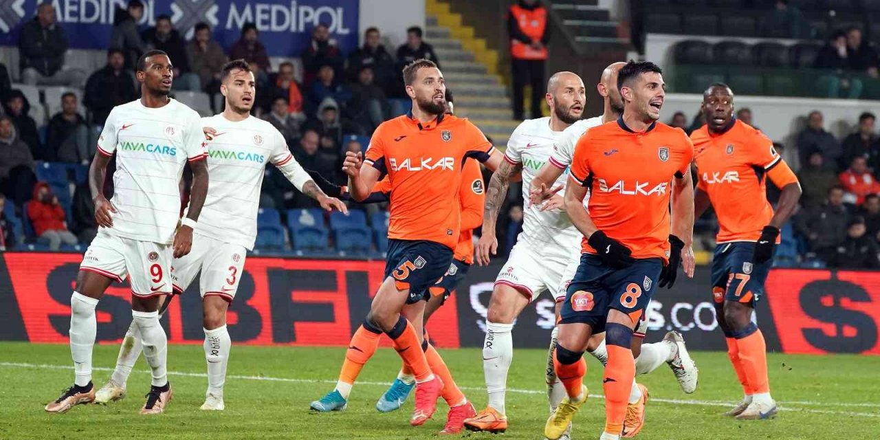 Spor Toto Süper Lig: Medipol Başakşehir: 2 - Antalyaspor: 0