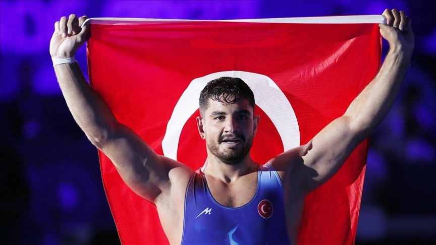 Taha Akgül, yılın serbest stil güreşçisi seçildi