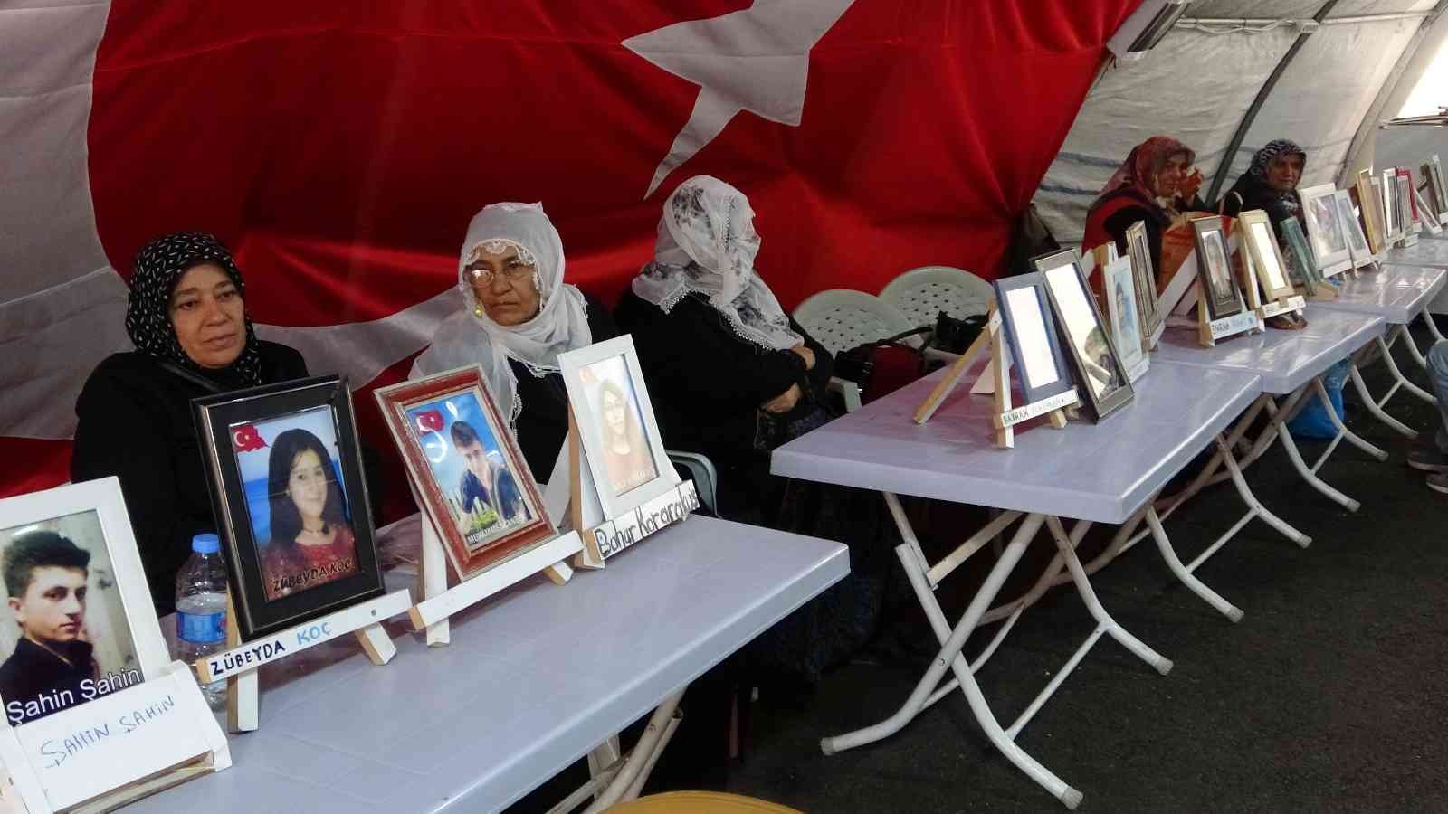 Diyarbakır annelerinin oturma eylemi, bin 213 gündür devam ediyor