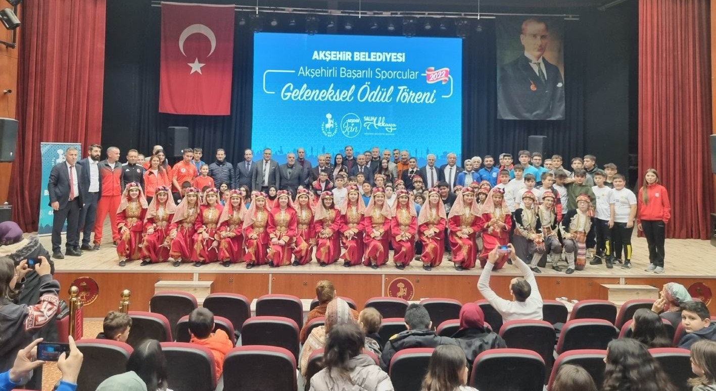 Akşehir Belediyesi, başarılı sporcuları ödüllendirdi
