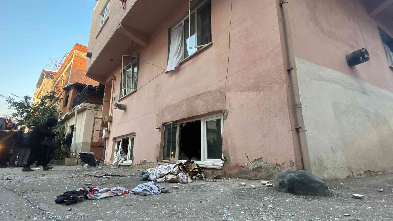 Bursa'da doğalgaz sobasının bomba gibi patladığı anlar kameralarda