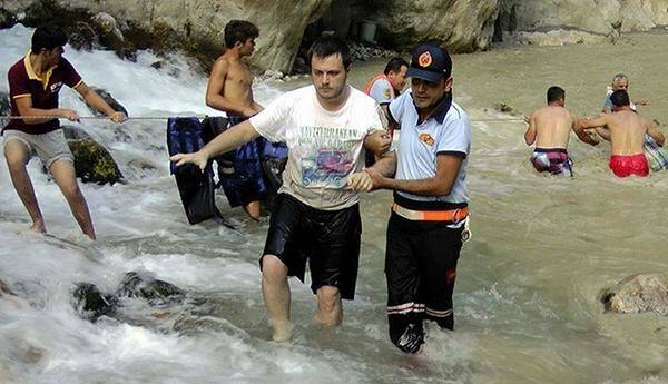 SEL FELAKETİNDE 46 TURİST KURTARILDI
