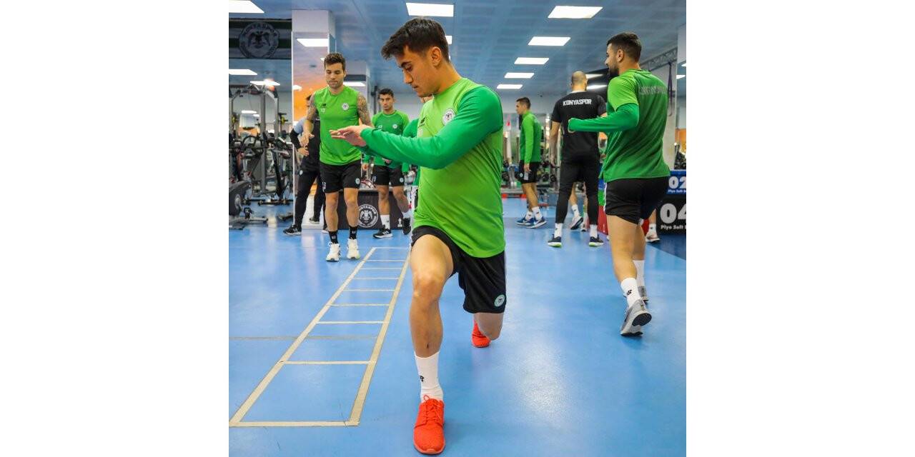 Konyaspor, salonda çalıştı