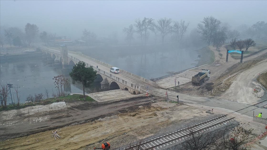 Edirne'de kapatılan tarihi Tunca Köprüsü trafiğe açıldı