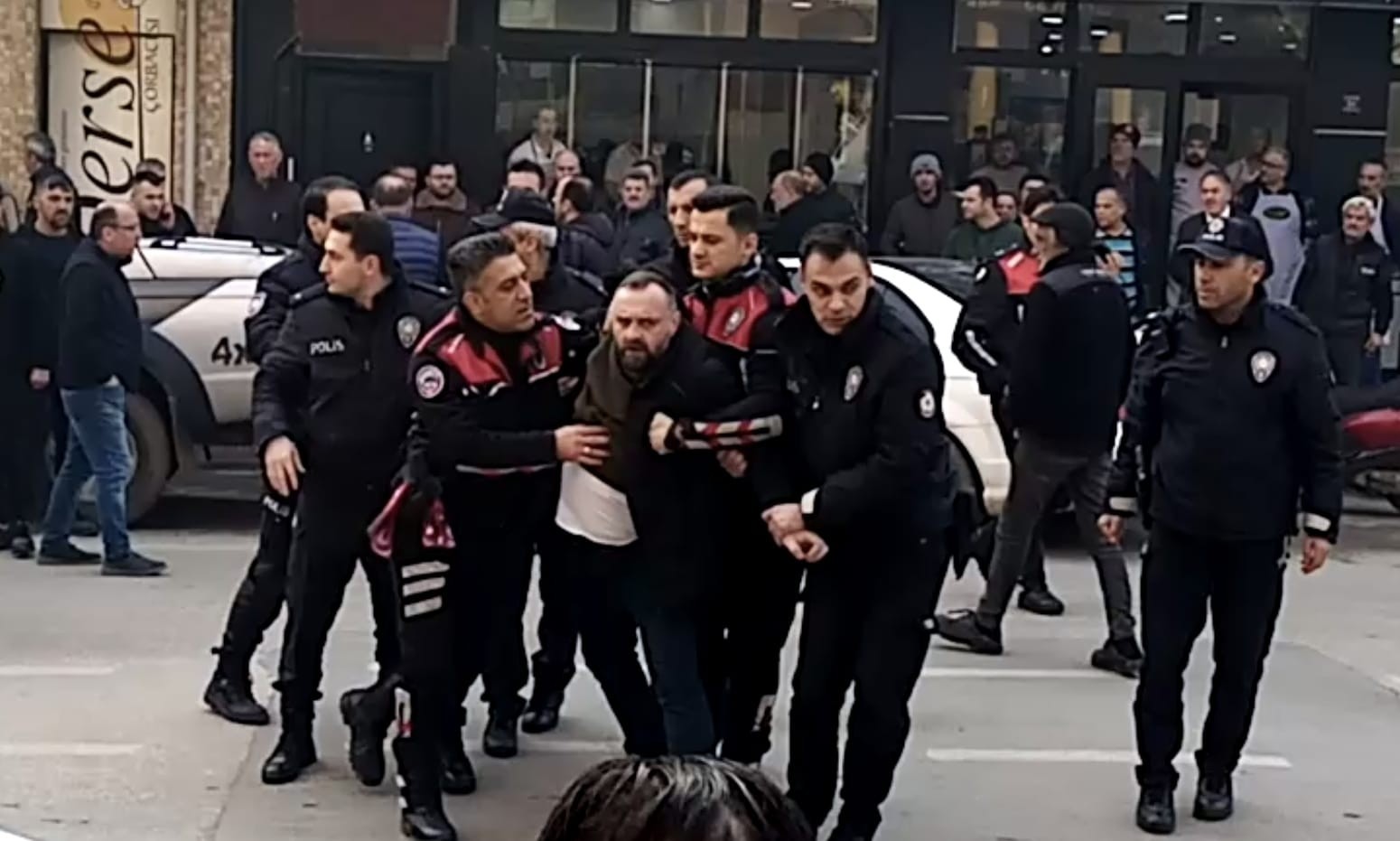 Bursa'da alacak verecek kavgasında 3 kişi bıçaklandı
