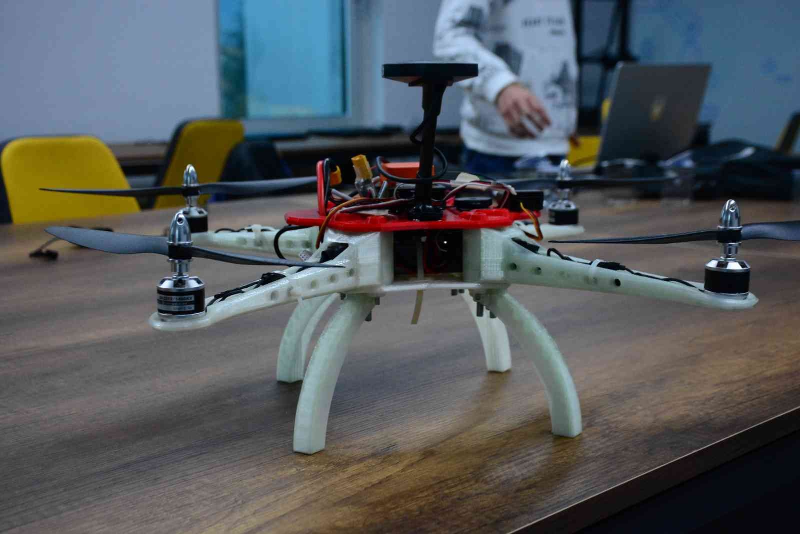 Kocaeli'de lise öğrencileri dron üretti