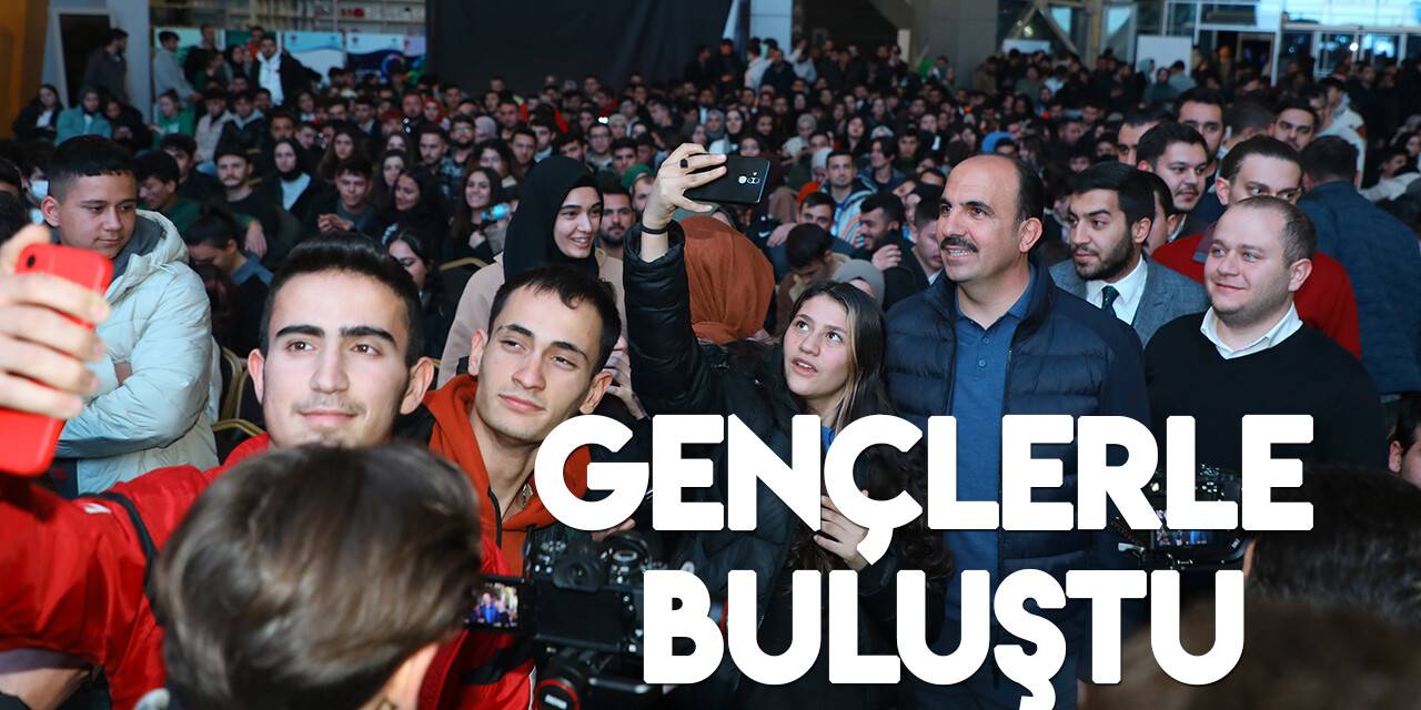 Konya Büyükşehir Belediye Başkanı Uğur İbrahim Altay, gençlerle buluştu