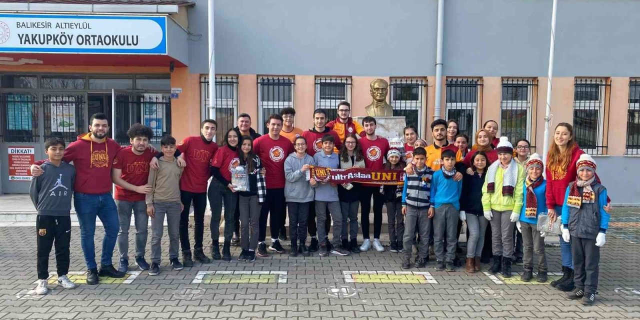 Galatasaray taraftarları köy çocuklarını sevindirdi