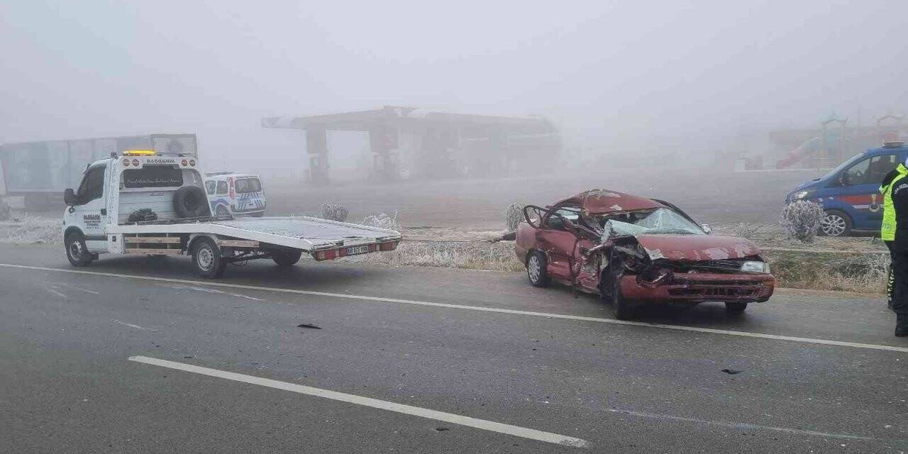 Yoğun sis Konya-Aksaray yolunda kazalara neden oldu: 6 yaralı