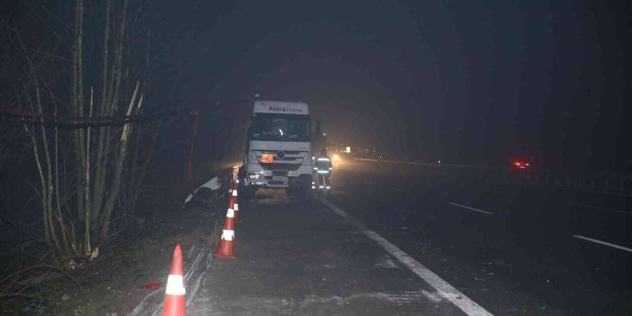 Otoyolda korkutan kaza: LPG yüklü tanker devrildi
