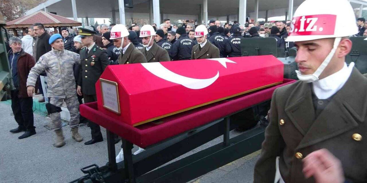 Konya'da trafik kazasında şehit olan askerler son yolculuğuna uğurlandı