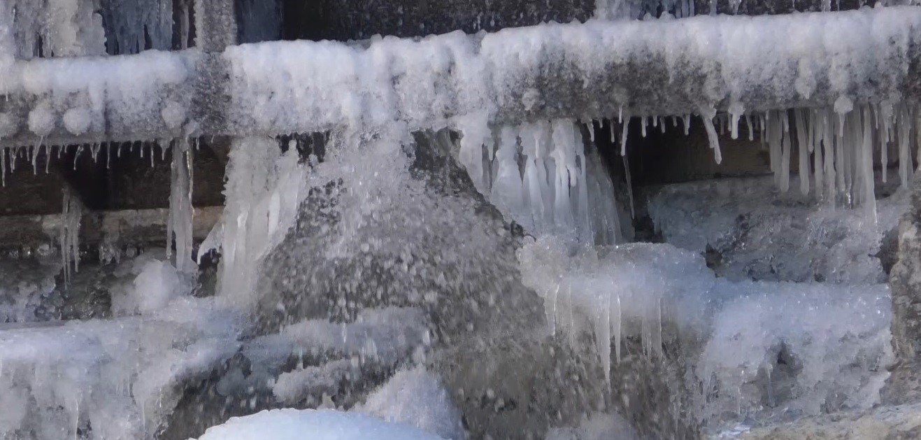 Kars’ta soğuktan HES barajı buz buttu