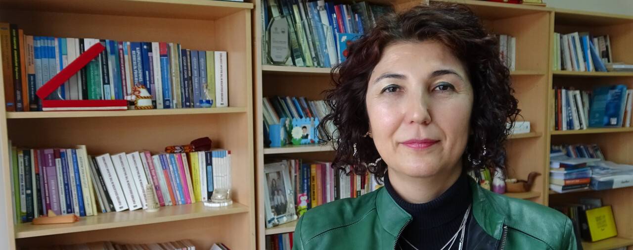 Evli ve nişanlılar internette daha az vakit geçiriyor