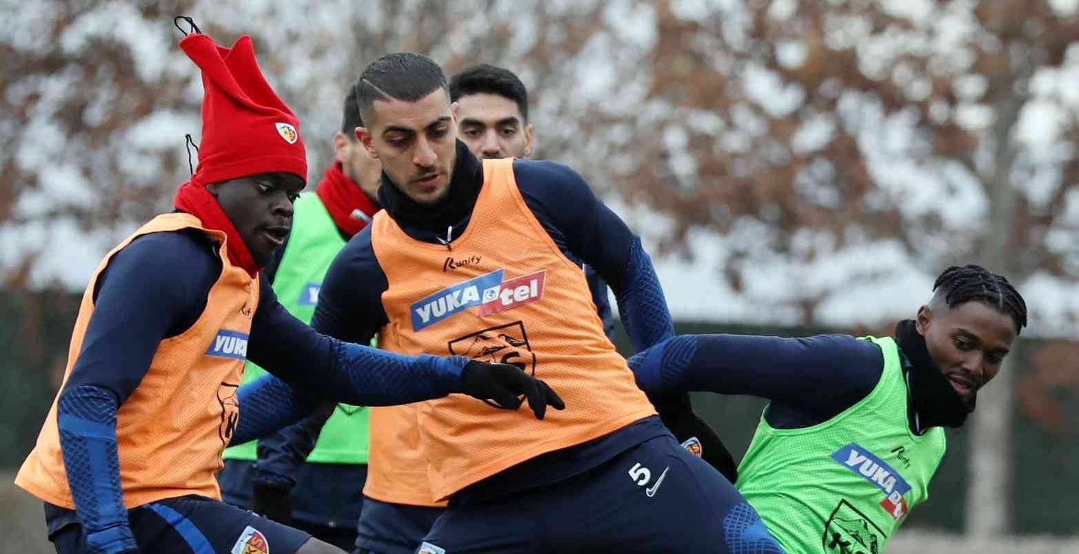 Kayserispor kampa girdi