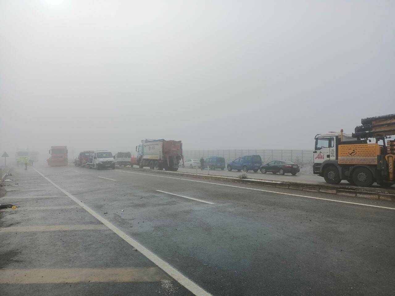 15 araç birbirine girdi: 2 ölü, 2’si ağır 12 yaralı