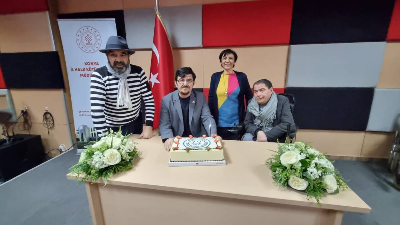 Gönül Gözü Derneği 12. yılını pasta keserek kutladı