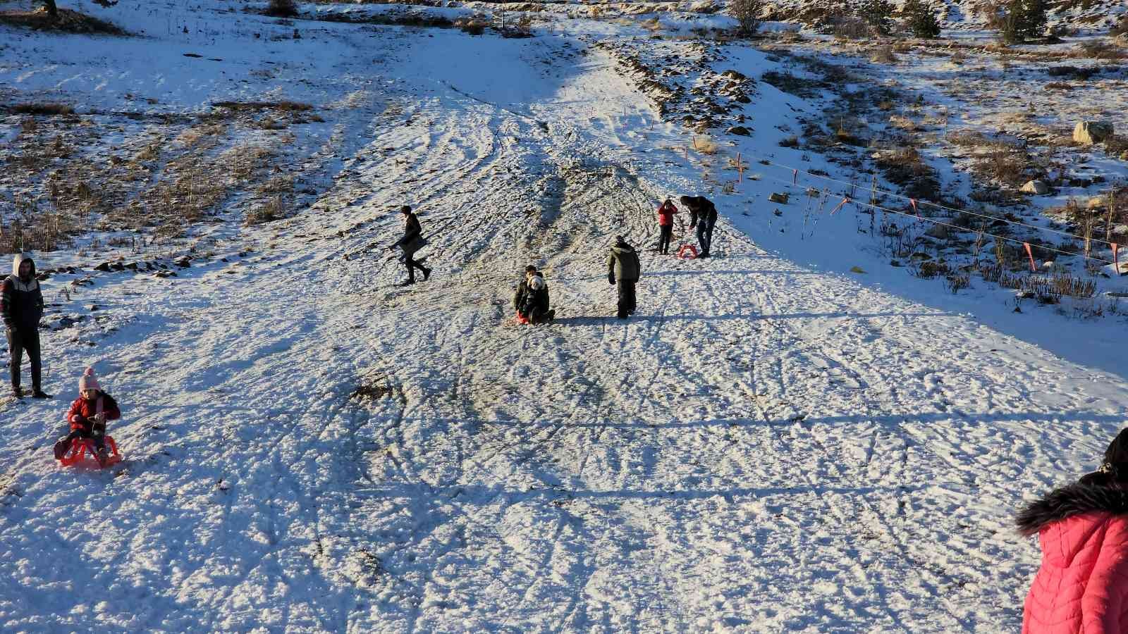 Karabük’te  2 bin rakımlı zirvede kar keyfi