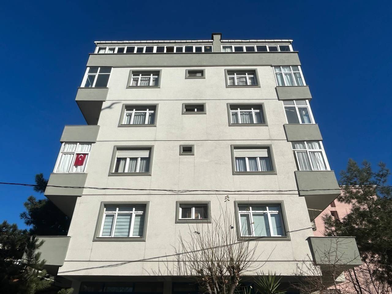 2 kadının ölü bulunduğu evden fare zehri ve şizofreni ilaçları çıktı